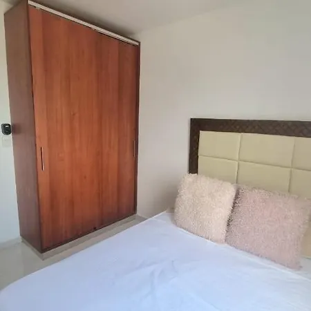 Amoblados Bajo La Sombra Del Omnipotente. Cartagena