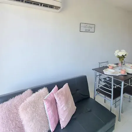 Amoblados Bajo La Sombra Del Omnipotente. Apartamento Cartagena