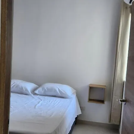 Amoblados Bajo La Sombra Del Omnipotente. Apartamento *
